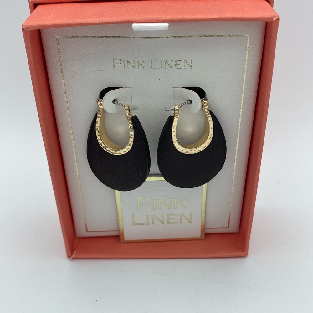 Women’s Pink Linen black w/ gold tone hoop pierced earrings new w/ box
